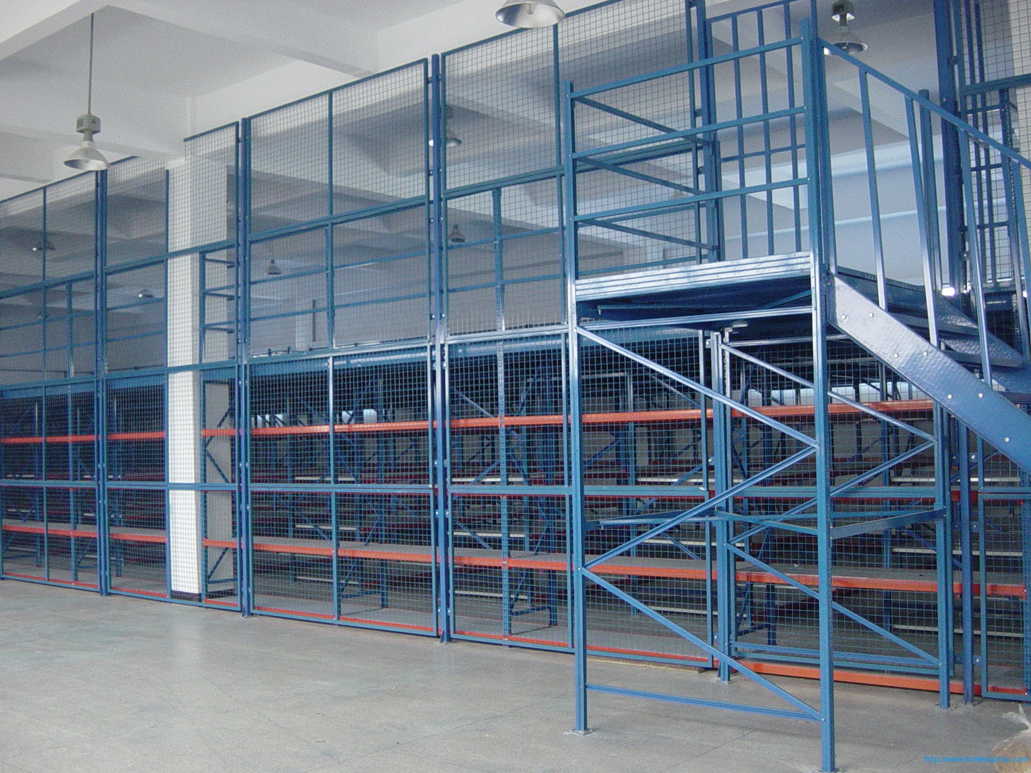 HZ-688型閣樓式貨架應(yīng)用案例
