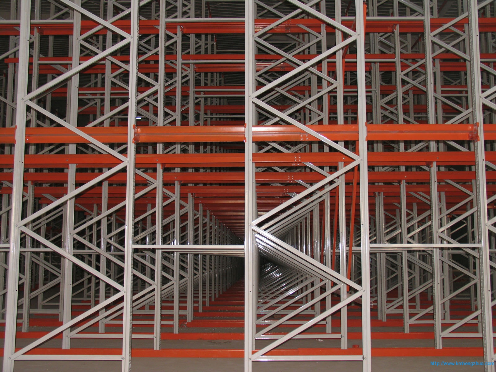 HZ-798型通廊式貨架 通廊式倉庫貨架應(yīng)用案例 HZ-798型通廊式貨架 通廊式倉庫貨架應(yīng)用案例